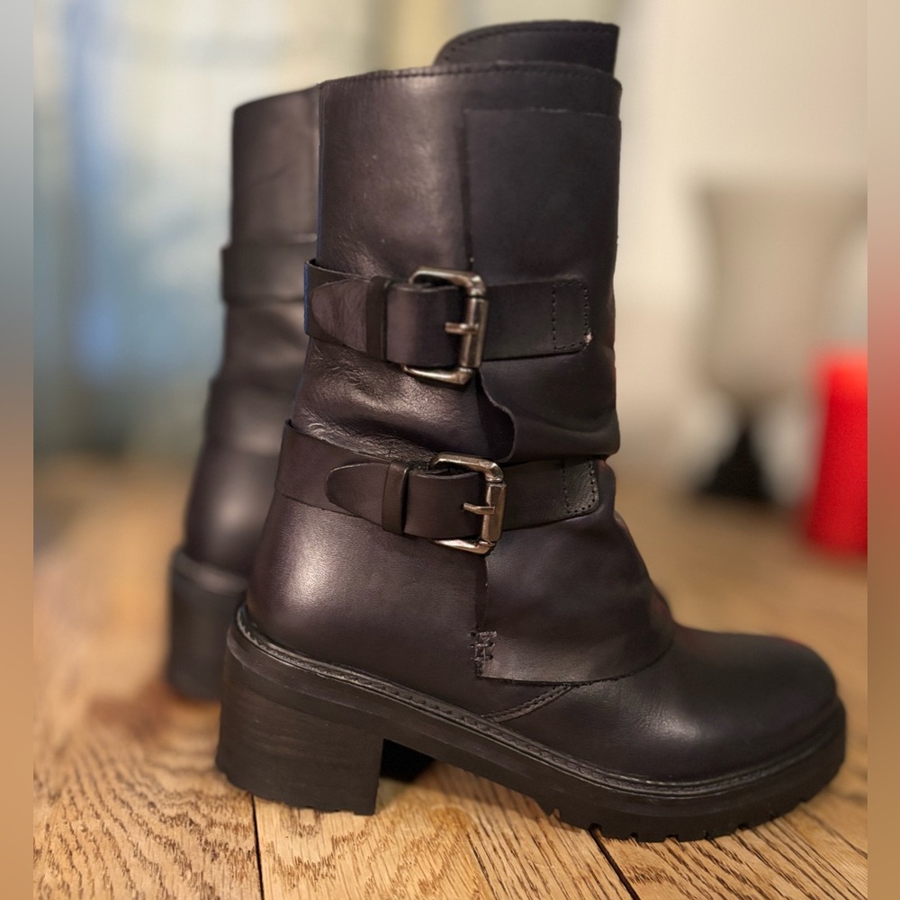 Vintage Floundy boots. Beautiful Leather soft outer, lining and soles. Size6 1/2